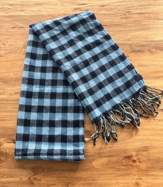 Sciarpa a quadri blu e azzurri