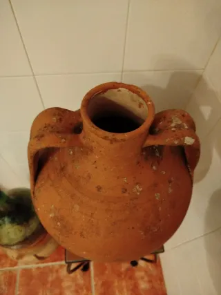 Cántaro de barro antiguo