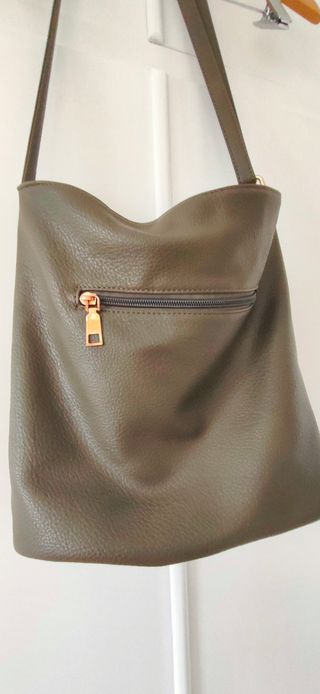 Bolso verde oscuro con cremalleras