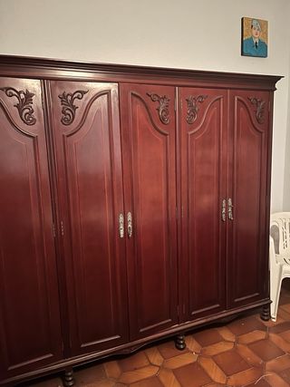 Armario de madera vintage