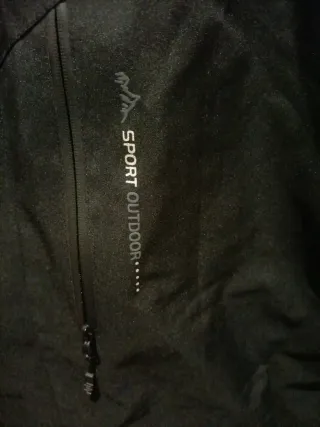 Chaqueta cortavientos negra