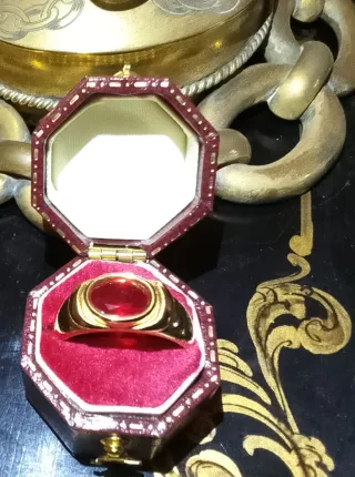 Anillo Bañado en Oro con Gema Roja