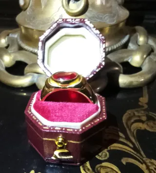 Anillo Bañado en Oro con Gema Roja