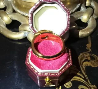 Anillo Bañado en Oro con Gema Roja