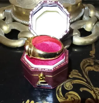 Anillo Bañado en Oro con Gema Roja
