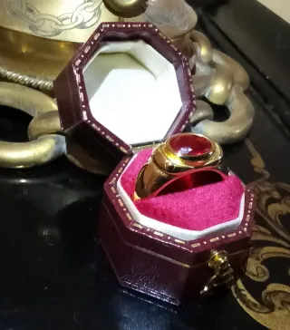 Anillo Bañado en Oro con Gema Roja