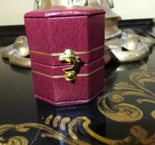 Anillo Bañado en Oro con Gema Roja