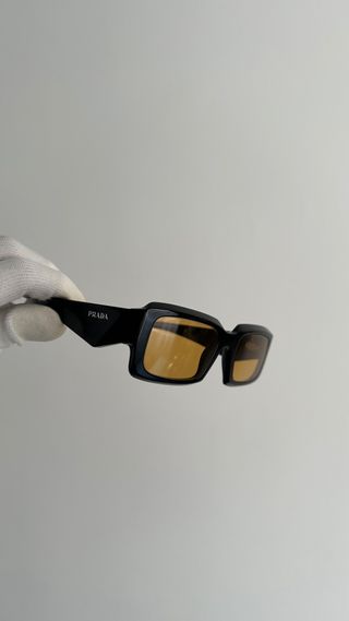 Gafas de sol Prada SPR 27Z – Montura negra / lente