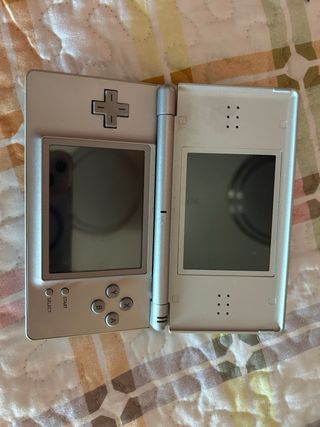 Nintendo DS Gris + Cargador + Lápices