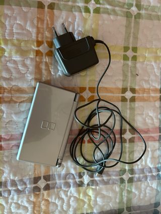 Nintendo DS Gris + Cargador + Lápices