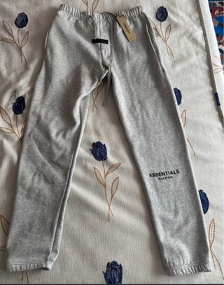 Pantalon ESSENTIALS grises