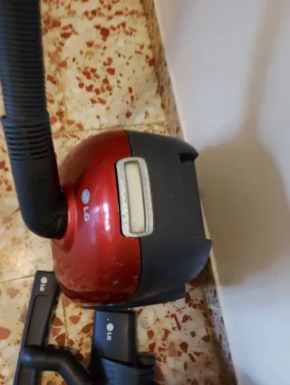 Aspiradora LG Roja 1700W