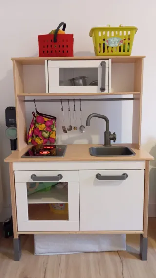 Cocinita IKEA con accesorios