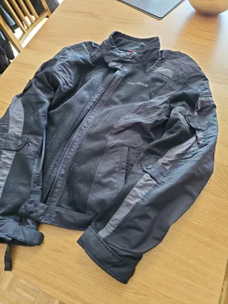Chaqueta de moto negra