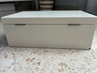 Joyero de madera con espejo y cajón. Blanco roto