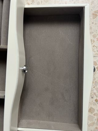 Joyero de madera con espejo y cajón. Blanco roto