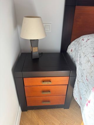 Cabecero y mesillas de madera