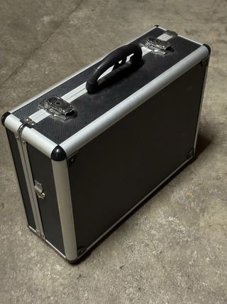 Maleta robusta aluminio y negro