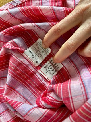 Camisa vaquera roja y rosa