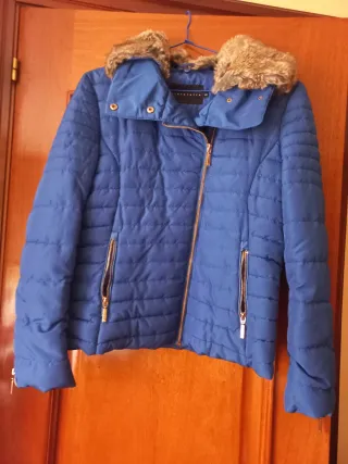Chaquetón azul talla M con pelo