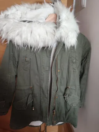 Abrigo niña con capucha y pelo