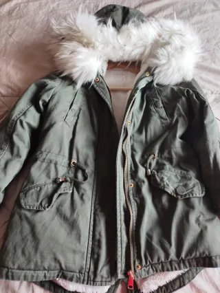 Abrigo niña con capucha y pelo