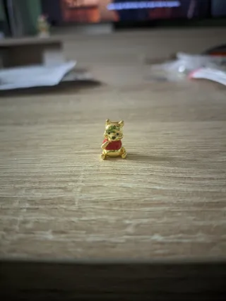 Charm Winnie the Pooh Disney Dorado y Rojo