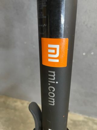 Patinete eléctrico con cargador