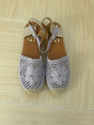 Sandalias de mujer con encaje