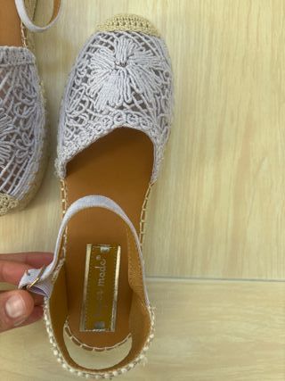 Sandalias de mujer con encaje