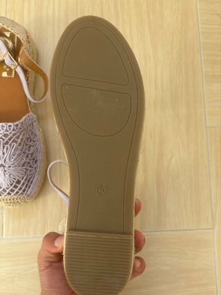 Sandalias de mujer con encaje