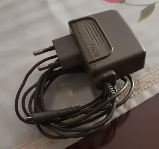 Nintendo DS Nera + Caricabatterie e Custodia