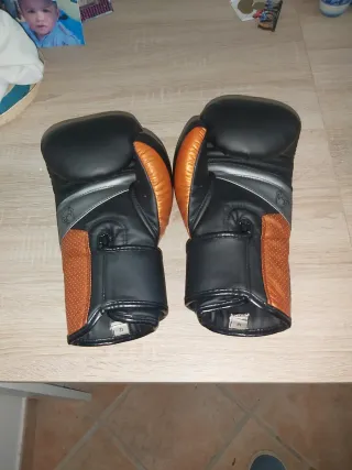 Guantes de boxeo venum elite evo en buen estado