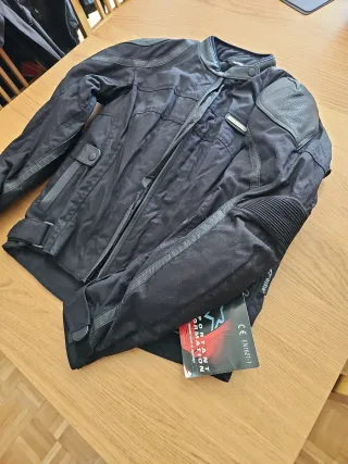 Chaqueta de moto negra
