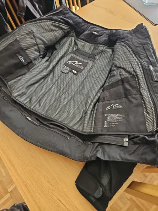 Chaqueta de moto negra