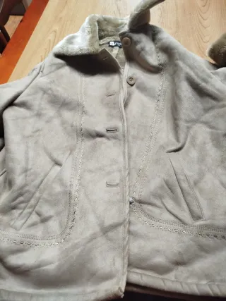 Chaqueta gris mujer de frío