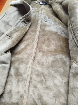 Chaqueta gris mujer de frío