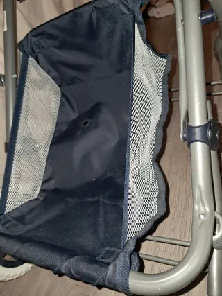 Cochecito de juguete azul