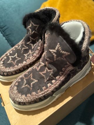 Botas MOU estrellas beige/gris