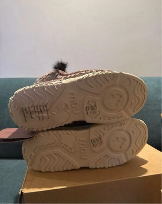 Botas MOU estrellas beige/gris