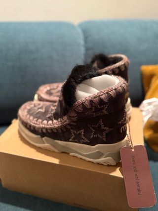 Botas MOU estrellas beige/gris