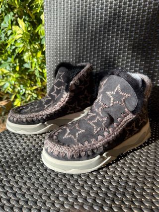 Botas MOU estrellas beige/gris