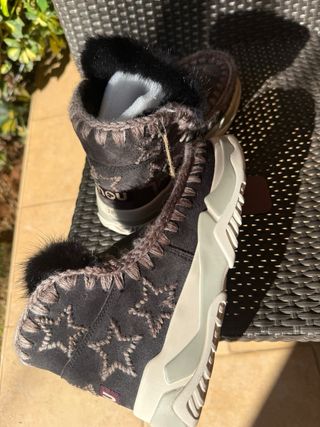 Botas MOU estrellas beige/gris