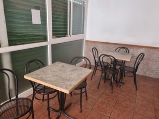 Mesa de bar con 4 sillas