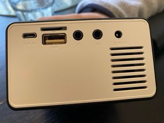 Mini proyector LED Source con mando