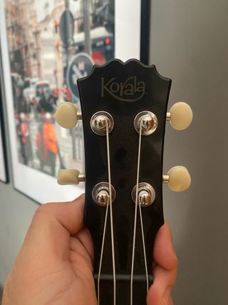 Ukelele Korala a cuadros con smiley