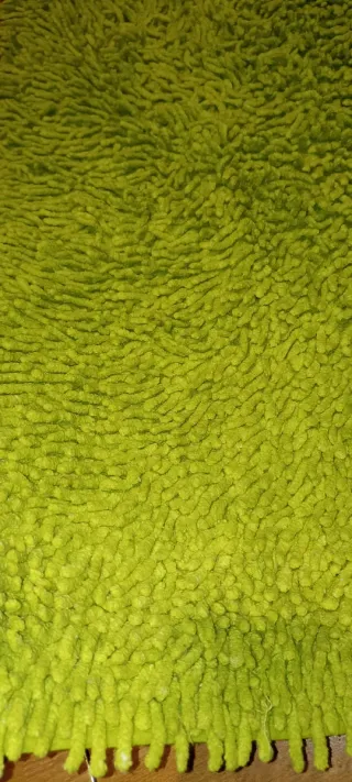 Tappeto verde per camera da letto in poliestere