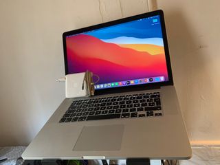 Macbook Pro 15" i7 Doble Grafica Bateria Nueva SSD