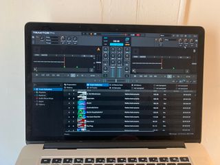 Macbook Pro 15" i7 Doble Grafica Bateria Nueva SSD