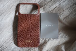 Funda iPhone 17 Pro Max grabada Laura Inserif